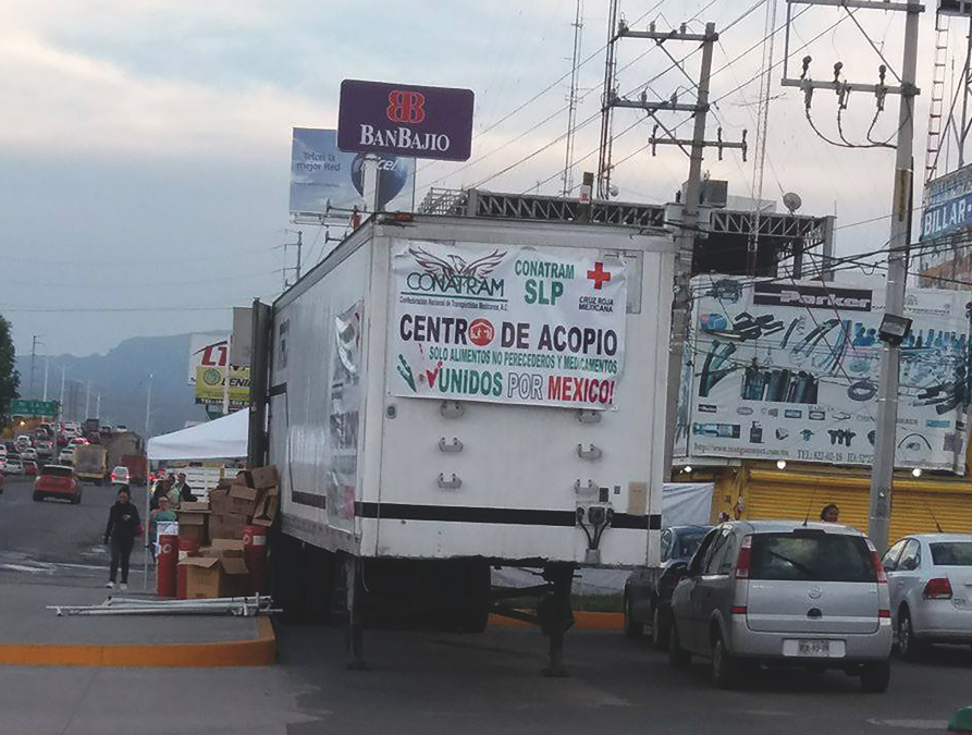 Transportistas de México unidos ante la adversidad.
