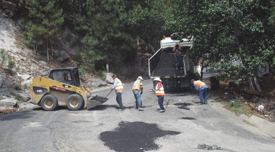 “No dicen que no,  pero no dicen para cuándo” Mejor viajar por terracería que por la carretera Parral-Guadalupe y Calvo.